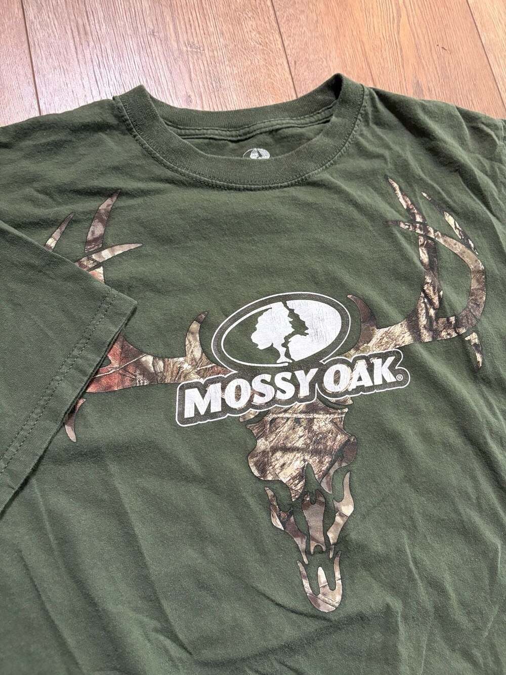 Mossy Oak Green Deer Skull Graphic Short Sleeve T-Shirt Size M